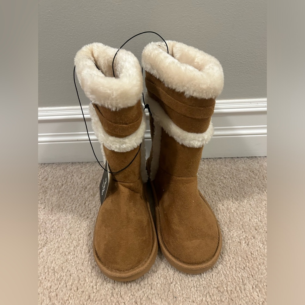 Girls boots size 2 nwt; Bebe